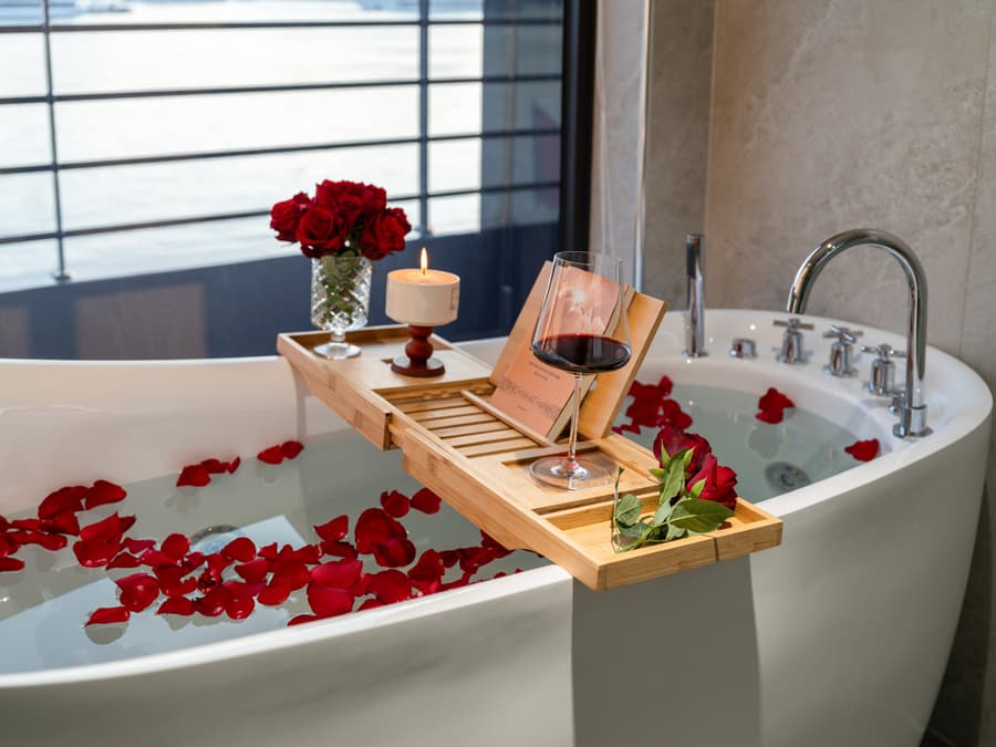 Diana — Premier Balcony