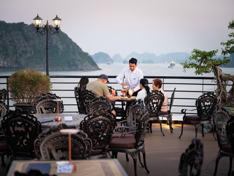 Diana — Boong tắm nắng