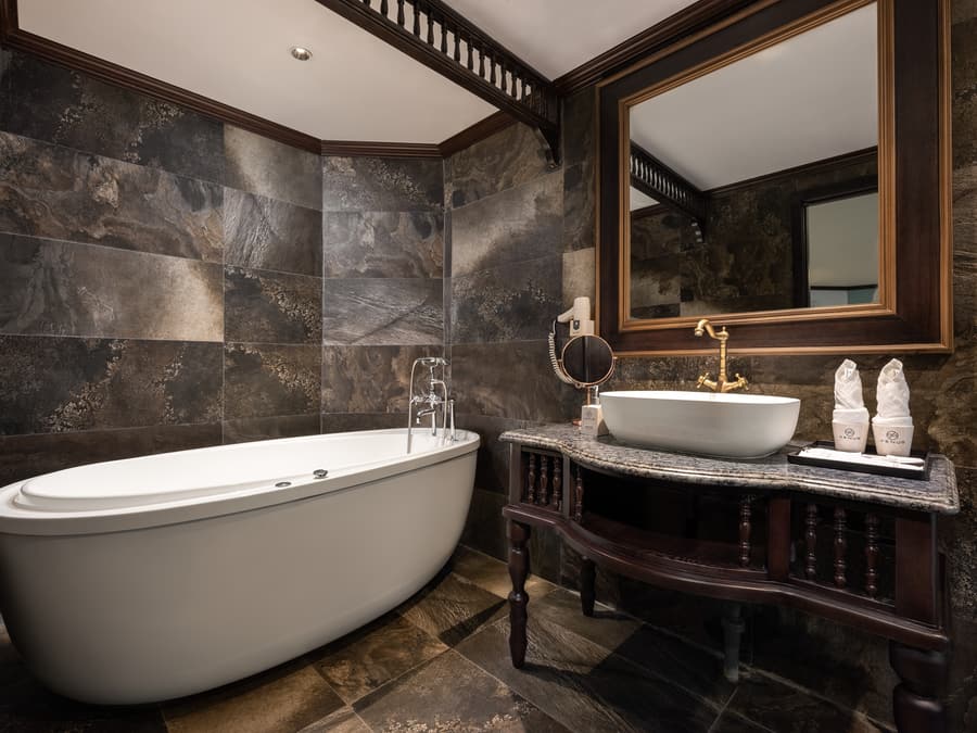 Venus — Executive Suite