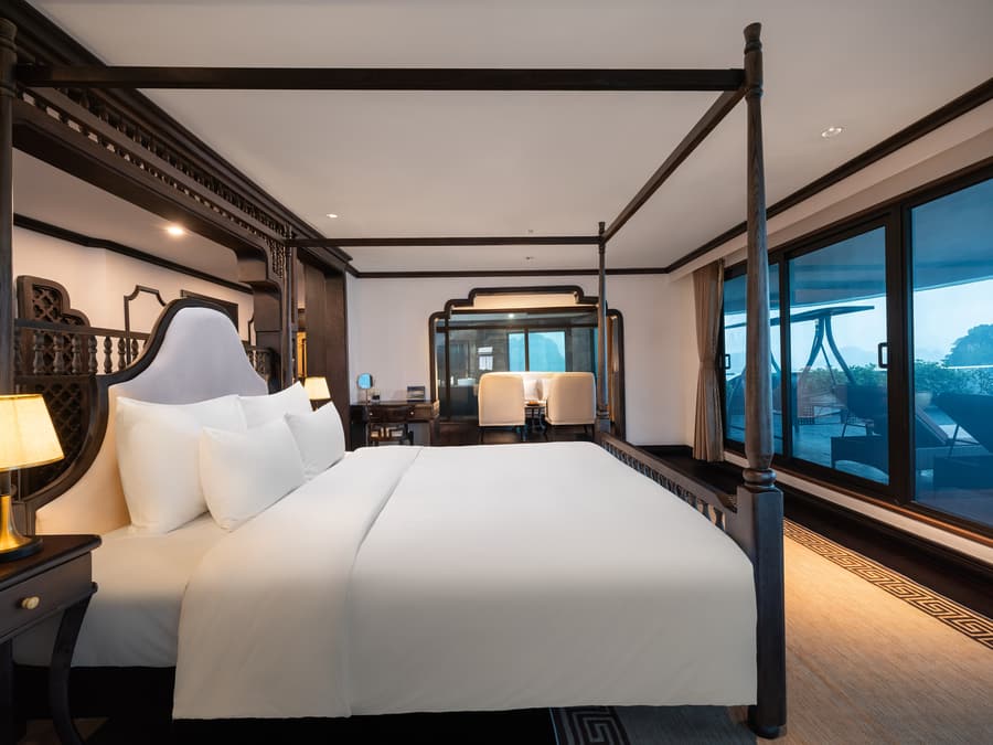Venus — Pearl Suite