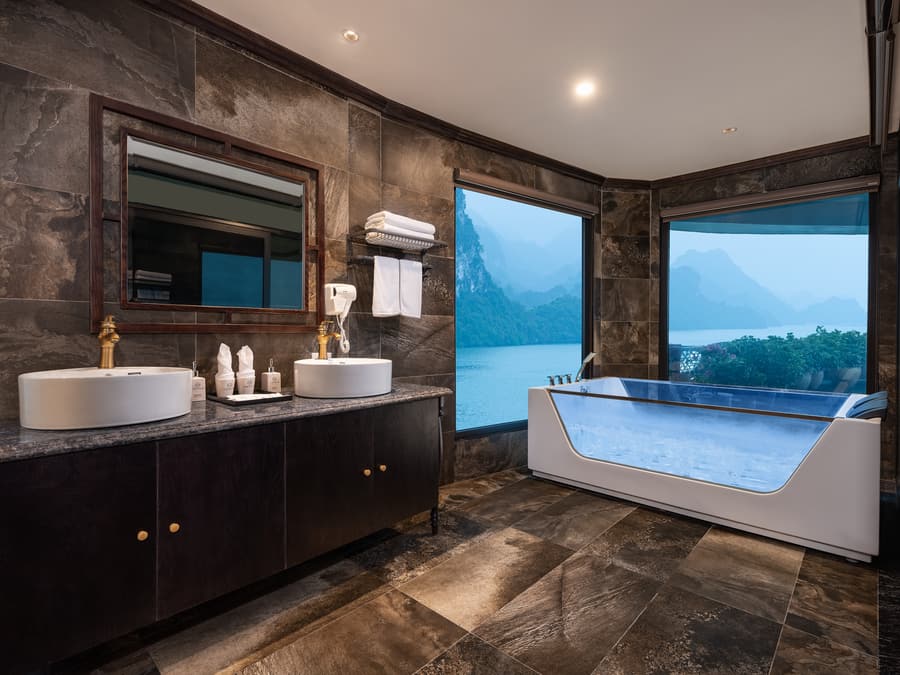 Venus — Pearl Suite