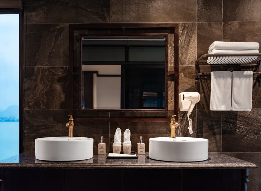 Venus — Pearl Suite